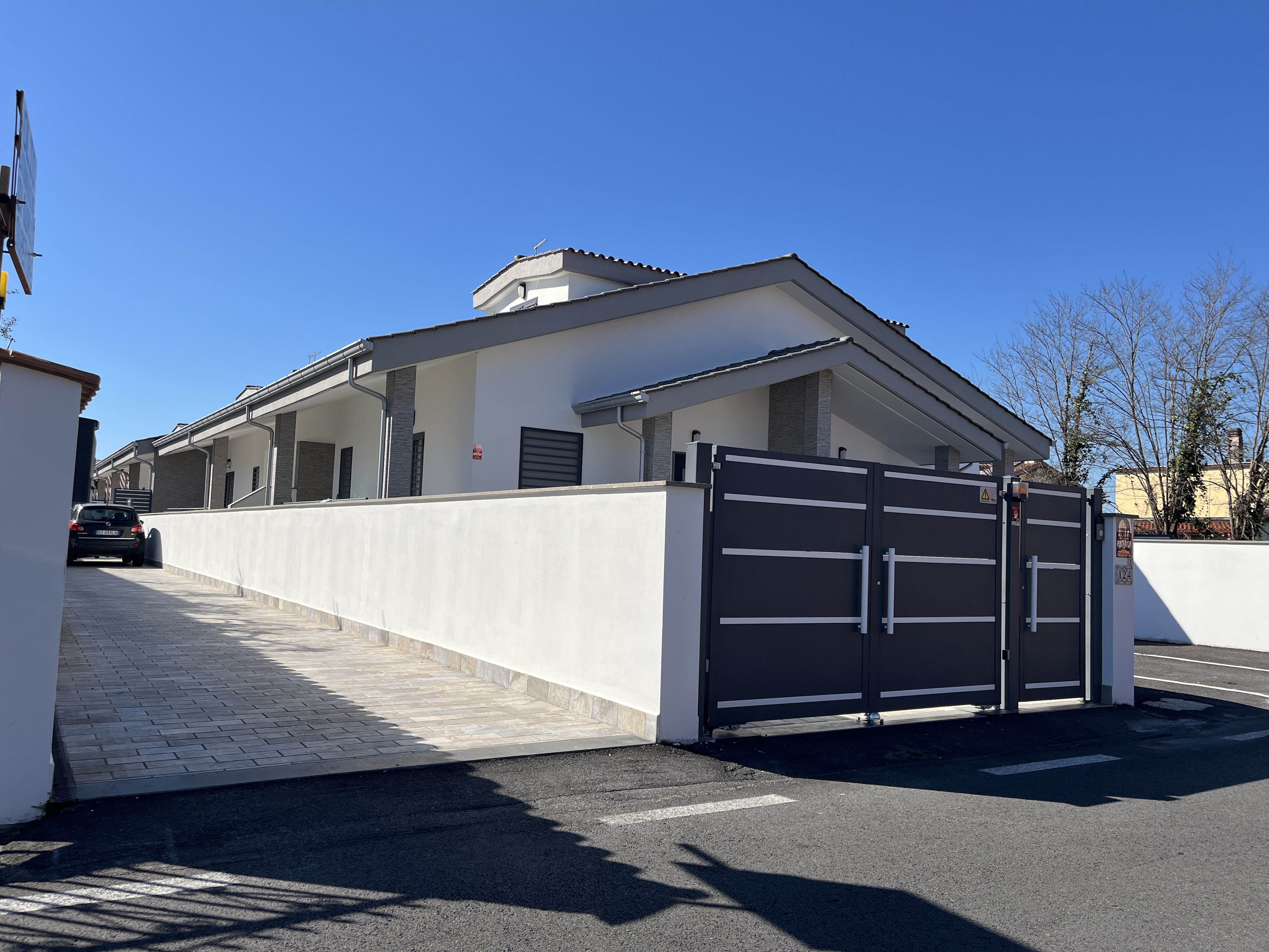 Via Passo Buole 124 - villino con spazio esterno